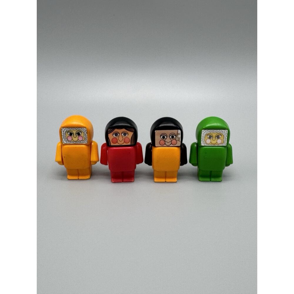 Vintage 1975 CBS Creative Playthings Plastic Toy Figures 2" Tall Lot Of 4